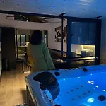 Les De Stanislas Jacuzzi & *